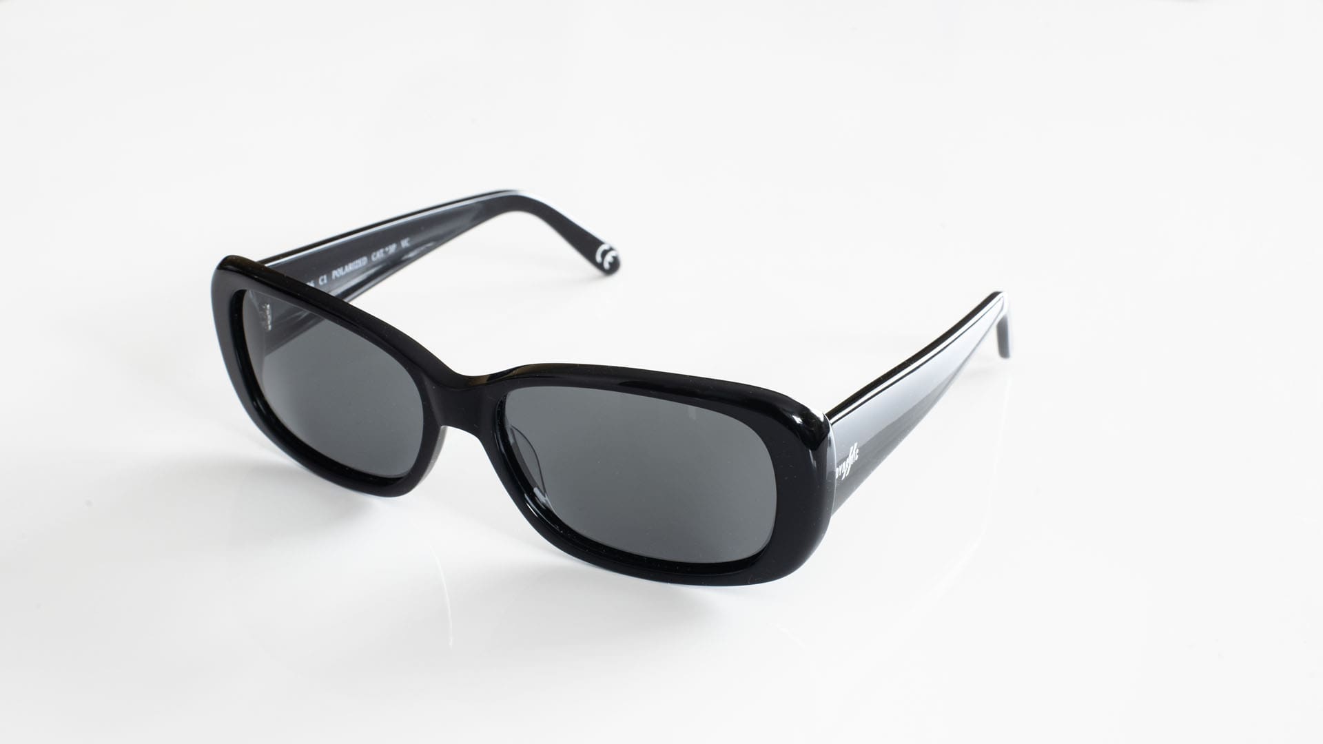 Coppia di occhiali neri da donna modello VPF2