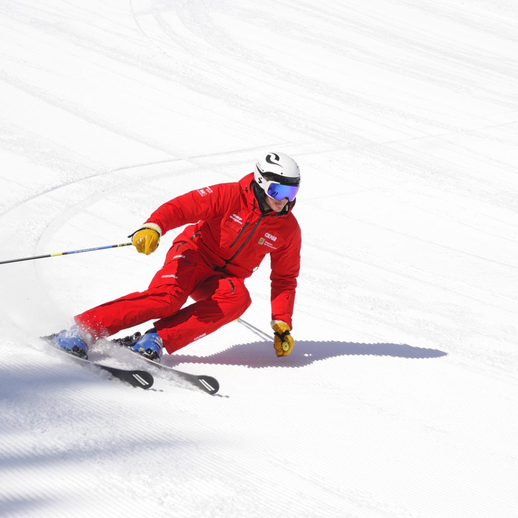 esquiador con esquís VR Perf GS de Dynamic